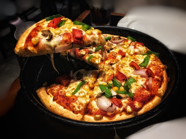 mozarella flavoured pizza image