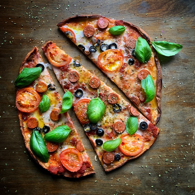 pepperoni flavoured pizza image